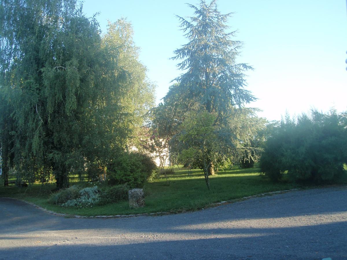 ホテル Domaine Mongiron Nérigean エクステリア 写真